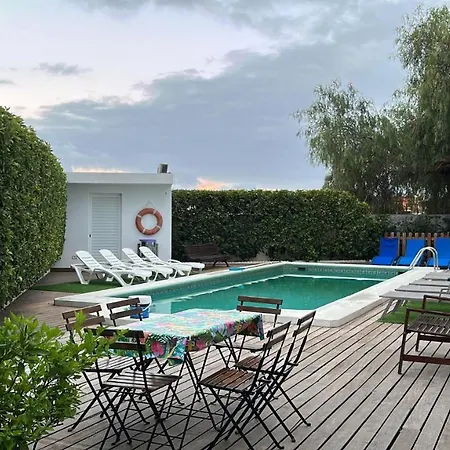 Estupendo En Con Piscina Nyaraló *